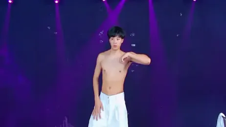 CCTV-05 — 在 stripchat 直播的网络摄像头模特