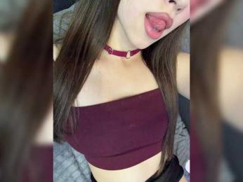 Jade8887 — 在 bongacams 直播的网络摄像头模特