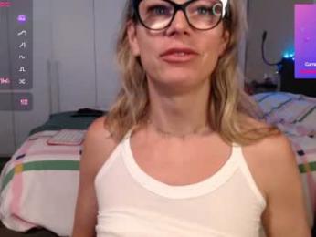 spicysweetlytwo — 在 chaturbate 直播的网络摄像头模特