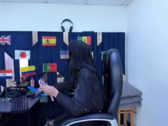 aisha_hotts777 — 在 chaturbate 直播的网络摄像头模特