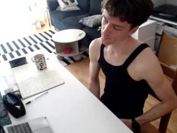 mindly — Chaturbate stream photo (May 2026)