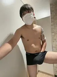 R0422 — 在 stripchat 直播的网络摄像头模特