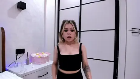 TinyKim_ — 在 stripchat 直播的网络摄像头模特