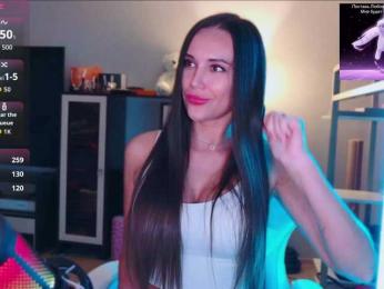 QWEENII — 在 bongacams 直播的网络摄像头模特