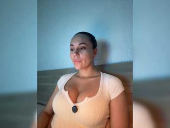 QWEENII — 在 bongacams 直播的网络摄像头模特
