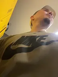 adam-rivera — 在 stripchat 直播的网络摄像头模特