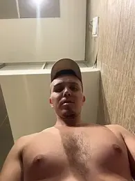 adam-rivera — 在 stripchat 直播的网络摄像头模特