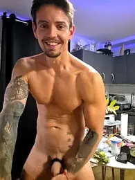 Mystery_Mark — 在 stripchat 直播的网络摄像头模特