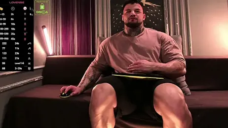 OliverSport — 在 stripchat 直播的网络摄像头模特