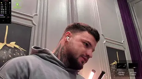 OliverSport — 在 stripchat 直播的网络摄像头模特