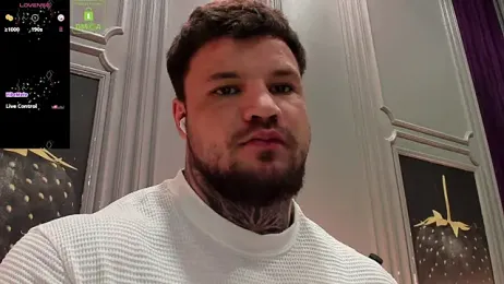 OliverSport — 在 stripchat 直播的网络摄像头模特