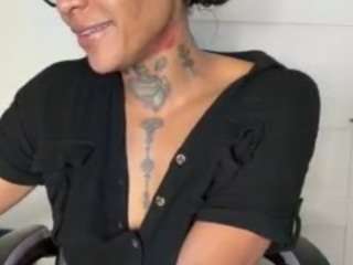 iambaldheadbrittany — 在 camsoda 直播的网络摄像头模特