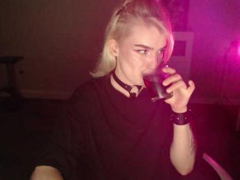 KissMeSlow- — bongacams