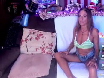 shannahand420 — 在 chaturbate 直播的网络摄像头模特