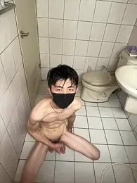 dong_ — 在 stripchat 直播的网络摄像头模特