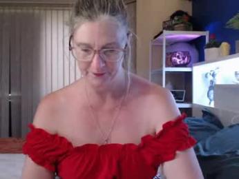 total_aussie_milfs — Chaturbate stream photo (Apr 2026)