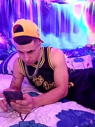 --D-a-D-D-y- — Stripchat stream photo (Apr 2026)