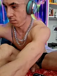 --D-a-D-D-y- — Stripchat stream photo (Apr 2026)