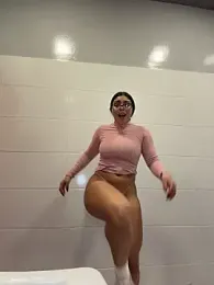 zui_lu — 在 stripchat 直播的网络摄像头模特