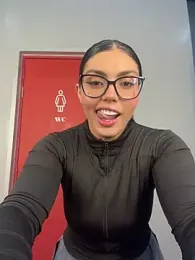 zui_lu — 在 stripchat 直播的网络摄像头模特