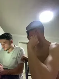 youmeloveyou — 在 stripchat 直播的网络摄像头模特