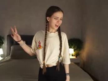 auroralowen — 在 chaturbate 直播的网络摄像头模特