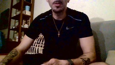 Chicosexyhetero — 在 cam4 直播的网络摄像头模特