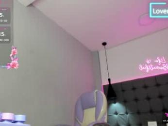 scarletcherry18 — Chaturbate profile photo