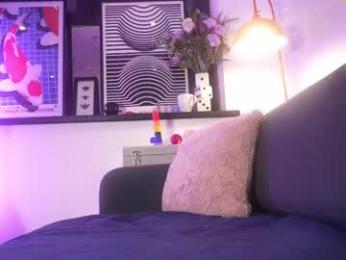 littlee33 — 在 chaturbate 直播的网络摄像头模特