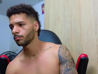 Ethan G — 在 flirt4free 直播的网络摄像头模特