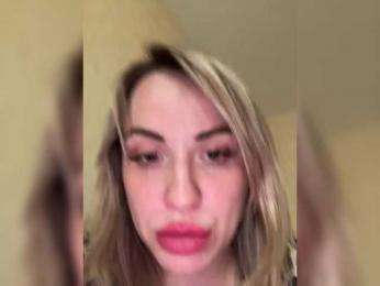 HollyDoll — Bongacams stream photo (Jun 2025)