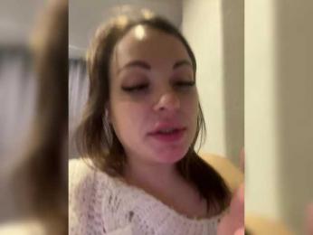 HollyDoll — Bongacams stream photo (Dec 2025)