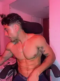 MR_MUSCLE — 在 stripchat 直播的网络摄像头模特