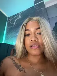 riri_brunnete — Stripchat profile photo