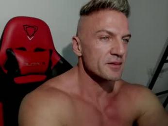 fuckinghotman — 在 chaturbate 直播的网络摄像头模特
