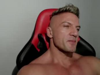 fuckinghotman — 在 chaturbate 直播的网络摄像头模特