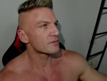 fuckinghotman — 在 chaturbate 直播的网络摄像头模特