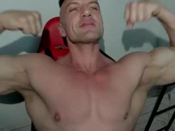 fuckinghotman — 在 chaturbate 直播的网络摄像头模特