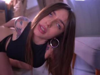 deeptalkss_ — 在 chaturbate 直播的网络摄像头模特