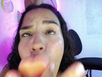 Isabella-18 — 在 bongacams 直播的网络摄像头模特