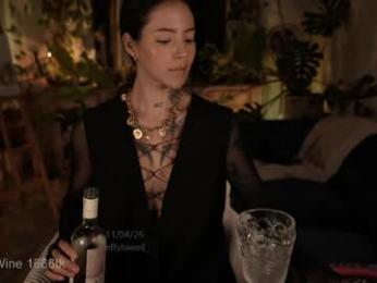 effylowell_ — 在 chaturbate 直播的网络摄像头模特