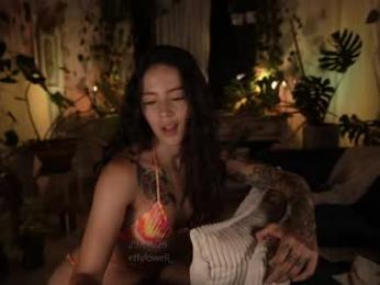 effylowell_ — 在 chaturbate 直播的网络摄像头模特