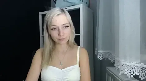 LuciaYoung — Stripchat stream photo (Nov 2023)