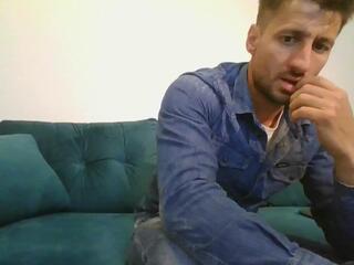 Chris Aron — 在 flirt4free 直播的网络摄像头模特