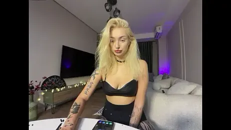 _Kiss_me_hard_ — 在 stripchat 直播的网络摄像头模特