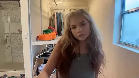 kykybaby4444 — 在 stripchat 直播的网络摄像头模特