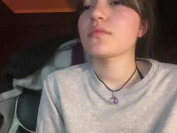kikilove15 — 在 chaturbate 直播的网络摄像头模特