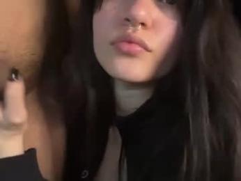 kikilove15 — 在 chaturbate 直播的网络摄像头模特