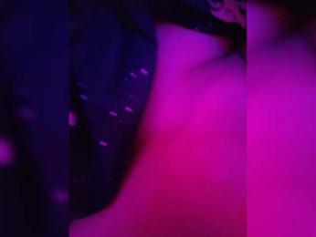 Mimi0880 — 在 bongacams 直播的网络摄像头模特