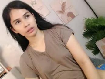 momi_khem019 — Chaturbate stream photo (Jun 2026)